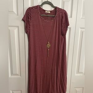 Women’s 2X knee-length maroon striped dress